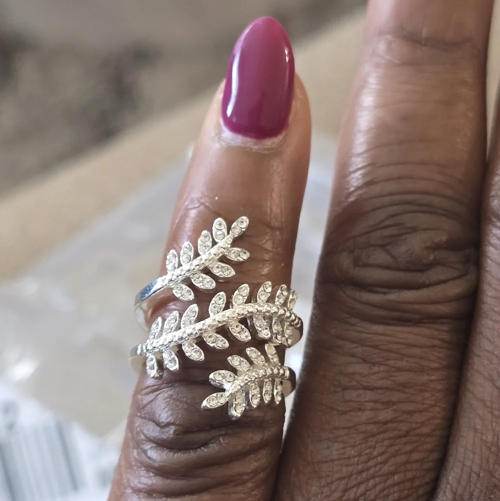 Macy's Elegant Silver Leaf Ring Size 5 Women Cubic Zirconia Rhinestones New